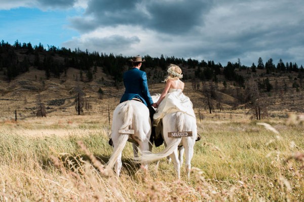 blue-yellow-boldly-romantic-rustic-horse-ranch-wedding-ashcroft-30-600x400