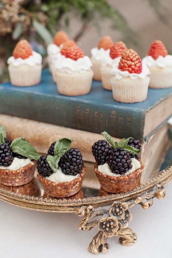 woodland-wedding-cupcakes-and-tarts